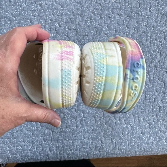 Crocs Clogs Tie Dye Iconic Comfort Lightweight Breathable Washable Size 8 - Picture 7 of 9